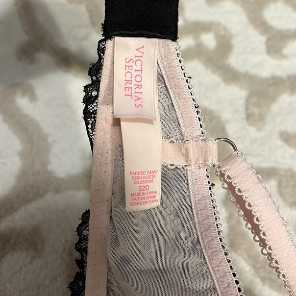 Victoria’s Secret bra 32D - Picture 4 of 4